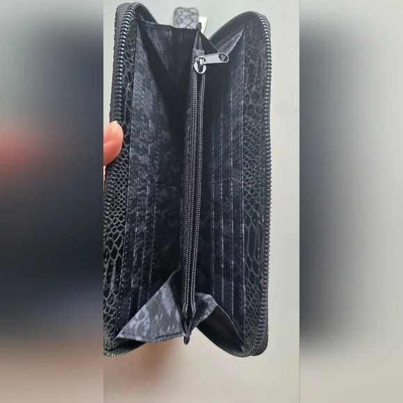 Black Textured Wallet - Picture 3 of 5
